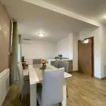 Kraljevic 아파트